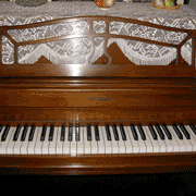 Website Deluxe Hosting - upright piano